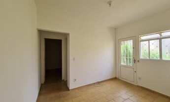 Imagem 4: Imóvel para venda tem 300 metros quadrados, com edícula no fundo que possui habite-se