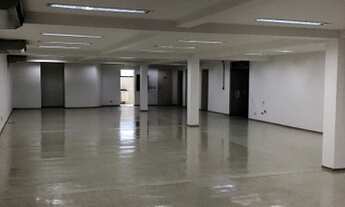 Imagem 6: Prédio/Edifício inteiro para aluguel possui 810 metros quadrados com 3 quartos