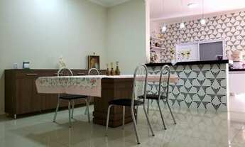 Imagem: Casa assobradada no condomínio Tecoara