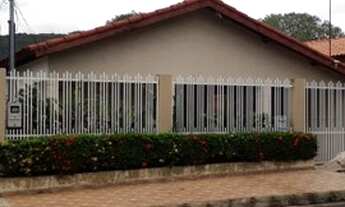 Imagem: Casa com 4 quartos, área gourmet e terreno