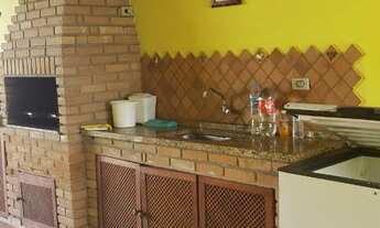 Imagem 2: Sobrado para venda com piscina, churrasqueira na Martin de Sá - Caraguatatuba - SP