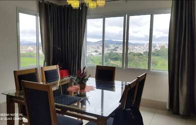 Imagem 4: OCASIÃO: Excelente Casa com 4 Suítes, Escritório e Piscina no Condomínio Villa Real