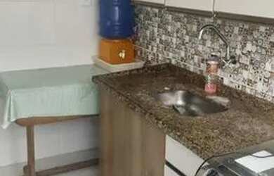 Imagem 7: Localizado no bairro Ocian, edifício frente mar, sala com sacada(vista mar), 02 dormitório