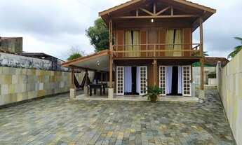 Imagem: Casa a venda com piscina e quintal amplo