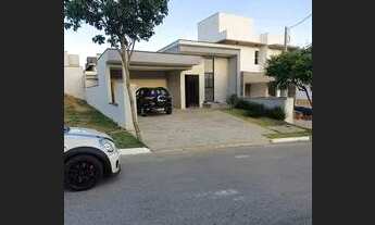 Imagem 2: Casa de condomínio Alto Padrão com 3 suites,04 vagas e linda piscina!