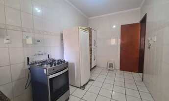 Imagem 3: Oportunidade de 2 dormitórios sendo 1 suíte com sacada de frente para rua com vista mar