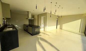 Imagem 3: Sobrado com 4 suítes plenas, frente à praça, repleto de armários ?Condomínio Terras Alpha2