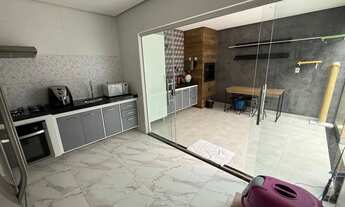 Imagem 2: Casa Moderna com 3 quartos, Planejados, Porcelanato, Área Gourmet, Garagem, Energia Solar