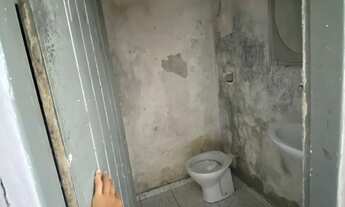 Imagem 2: Casa com 1 cômodo e banheiro