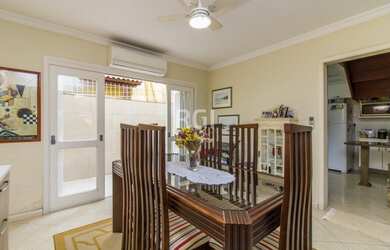 Imagem 3: Porto Alegre - Casa Padrão - Cavalhada