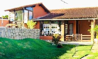 Imagem 2: Charmosa casa em rua fechada, com 3 dormitórios, sendo uma suíte, piscina, churrasqueira e