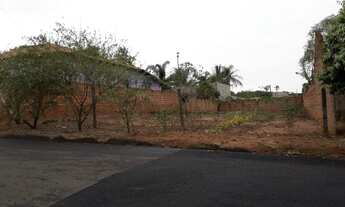 Imagem: Terreno plano com 492 metros quadrados em