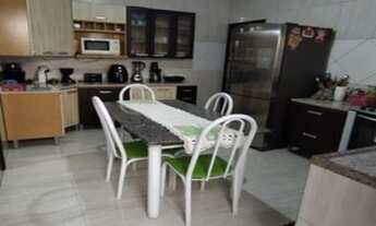 Imagem 2: Casa térrea de 3 dormitórios sendo 1 suíte com ar condicionado, 2 vagas