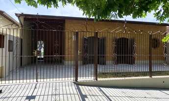 Imagem: Casa à venda com 03 quartos sendo 01 suite,proximo