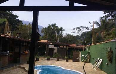 Imagem 4: Casa com 03 Quartos e piscina á venda