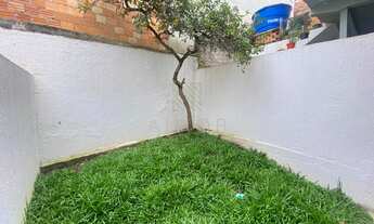 Imagem 3: Sobrado de frente para rua, 2 dormitórios com espaço amplo nos fundos, à venda, Pinheirin