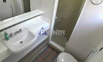 Imagem 7: Lindo apartamento com vista lateral para o mar em COPACABANA!