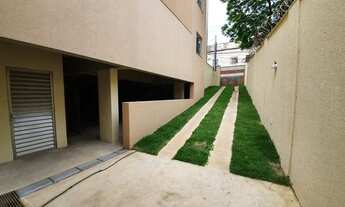 Imagem 2: Apartamento com 3 Quartos à Venda, 70 m² por R$ 315.000