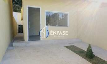 Imagem 2: Casa 02 quartos, jardim e piso em porcelanato no bairro Jardim das Roseiras