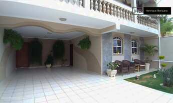 Imagem 3: Sobrado incrível com 3 suítes, escritório e piscina, em uma ótima localização no Parque Tr