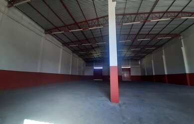 Imagem 2: Marragi Imóveis aluga galpão na Zona Oeste, próximo ao Ceasa e fácil acesso à Raposo Tavar