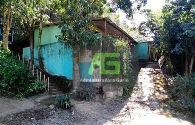 Imagem 2: Terreno para venda no centro de Correas possui sete casas