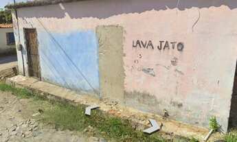 Imagem 4: Casa ótima toda na cerâmica tem 2 quarto 4por 4,um banheiro grande i um quintal..