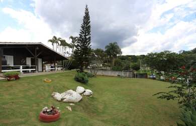 Imagem 4: Magnifica chácara em Vinhedo com 2500 m2, com área de lazer e vista livre, em área tranqui