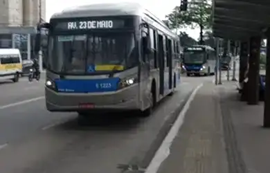 Imagem 2: Studio-Kitnet mobiliada com minicozinha- Ao lado trem/metrô Socorro