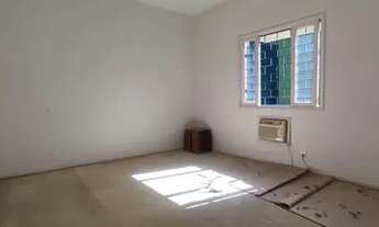 Imagem 5: Sobrado para venda tem 303 metros quadrados com 6 quartos em Boqueirão - Santos - SP