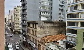 Imagem 4: Apartamento com 2 dormitórios, com sacada no Bairro Centro Histórico