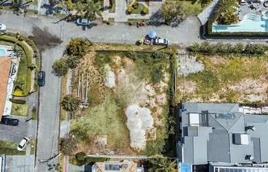 Imagem 4: Terreno de esquina com 900 m² na quadra do mar em Jurerê Internacional, Florianópolis