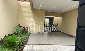 Imagem 2: Casa para venda tem 110 metros quadrados com 3 quartos sendo 1 suíte no bairro Campos do J