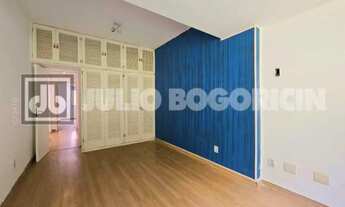 Imagem 4: Botafogo! Rua silenciosa, apartamento com dois quartos, possibilidade de suíte e cozinha a