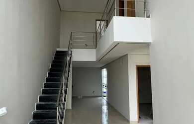 Imagem 2: CASA NO PORTO MARINA DE 182 METROS, 4 SUÍTES COM 5 BANHEIROS