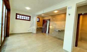 Imagem 2: Imóvel no Bairro Atalaia com Garagem para 3 Carros e Venda à Vista