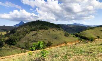 Imagem 2: Propriedade com superfície de 4 alqueires à 13 km do centro de Secretário - RJ
