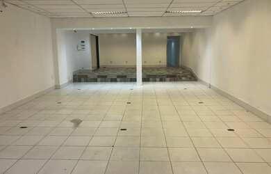 Imagem 4: Prédio comercial na Estrada dos Bandeirantes - Curicica - 513 m²