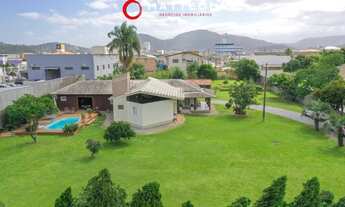 Imagem 7: Casa com amplo terreno e área de lazer em condomínio fechado - Condomínio Isaias Laudelino