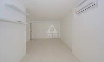 Imagem 4: Em Botafogo, excelente apartamento com 3 quartos, sendo um suíte. Vaga na escritura. Condo