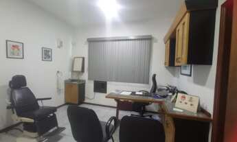 Imagem 7: Sobrado para venda tem 363 metros quadrados em Jardim Meny - São Roque - SP