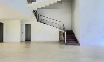 Imagem 7: Alphaville Barra da Tijuca - Mansão Triplex com fachada imponente, em terreno de esquina