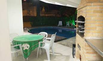 Imagem 7: Casa de condomínio para aluguel e venda possui 390 metros quadrados com 4 quartos