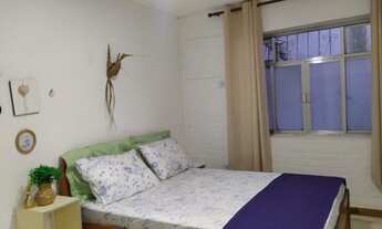 Imagem 2: Casal. Tijuca. Sala e quarto. Estação Uruguai próxima. Rua residencial