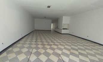 Imagem 2: Salão com 200 m² excelente para academias