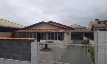 Imagem 3: Casa para venda com 225 metros quadrados com 3 quartos