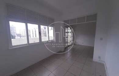 Imagem 7: Apartamento com sacada e vista panorâmica