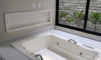 Imagem 4: Casa de condomínio para venda possui 600 metros quadrados com 5 quartos