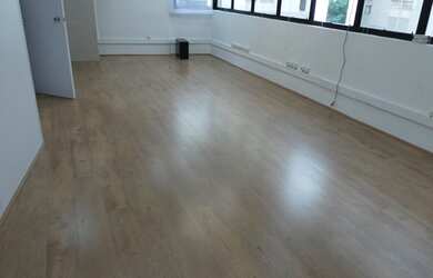 Imagem 2: Consultório para aluguel e venda possui 102 metros quadrados com 1 quarto