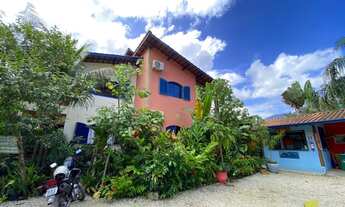 Imagem: Pousada em funcionamento na vila de Itamambuca